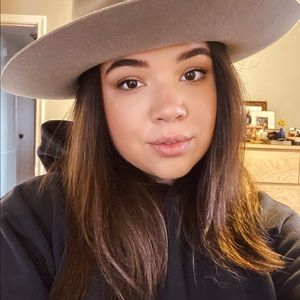 Meet your Posher, Molly